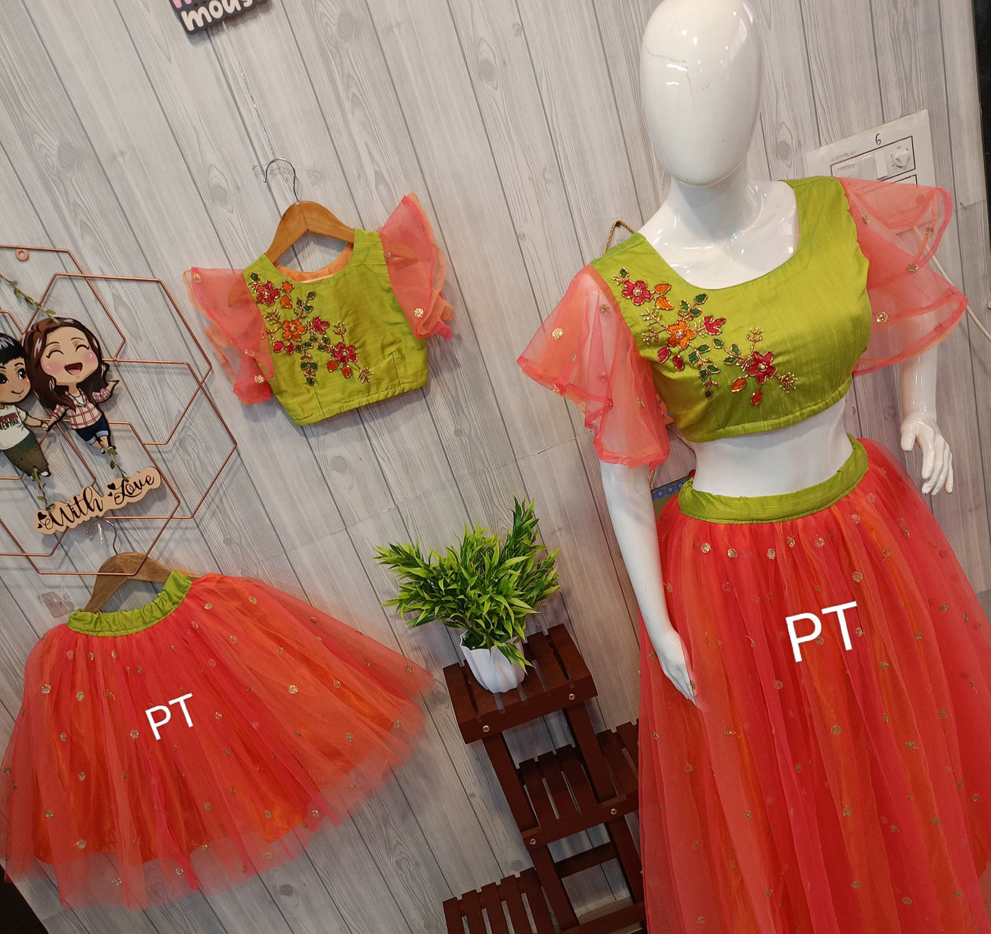 Lehnga Choli dress for both mom and daughter ๐