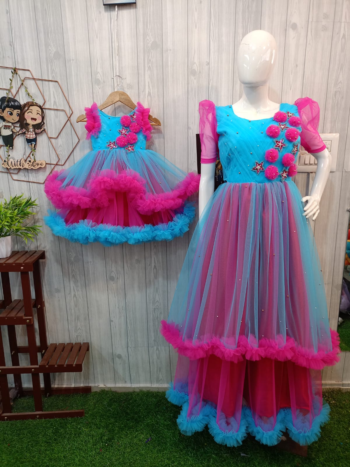๐ฉโ๐ง Elegant Two Frill Layered Floor-Length Mother Daughter Combo Dress ๐