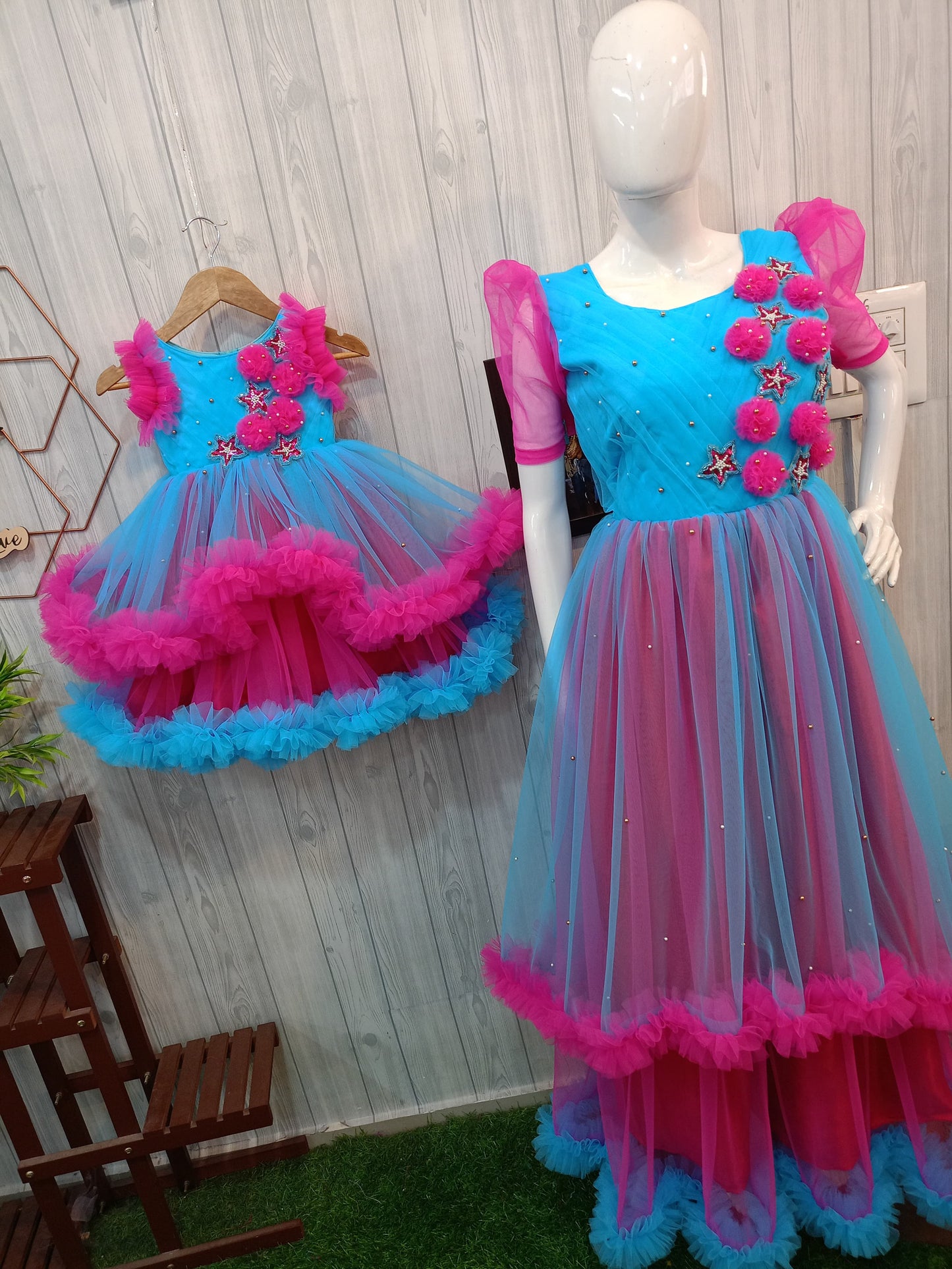 ๐ฉโ๐ง Elegant Two Frill Layered Floor-Length Mother Daughter Combo Dress ๐