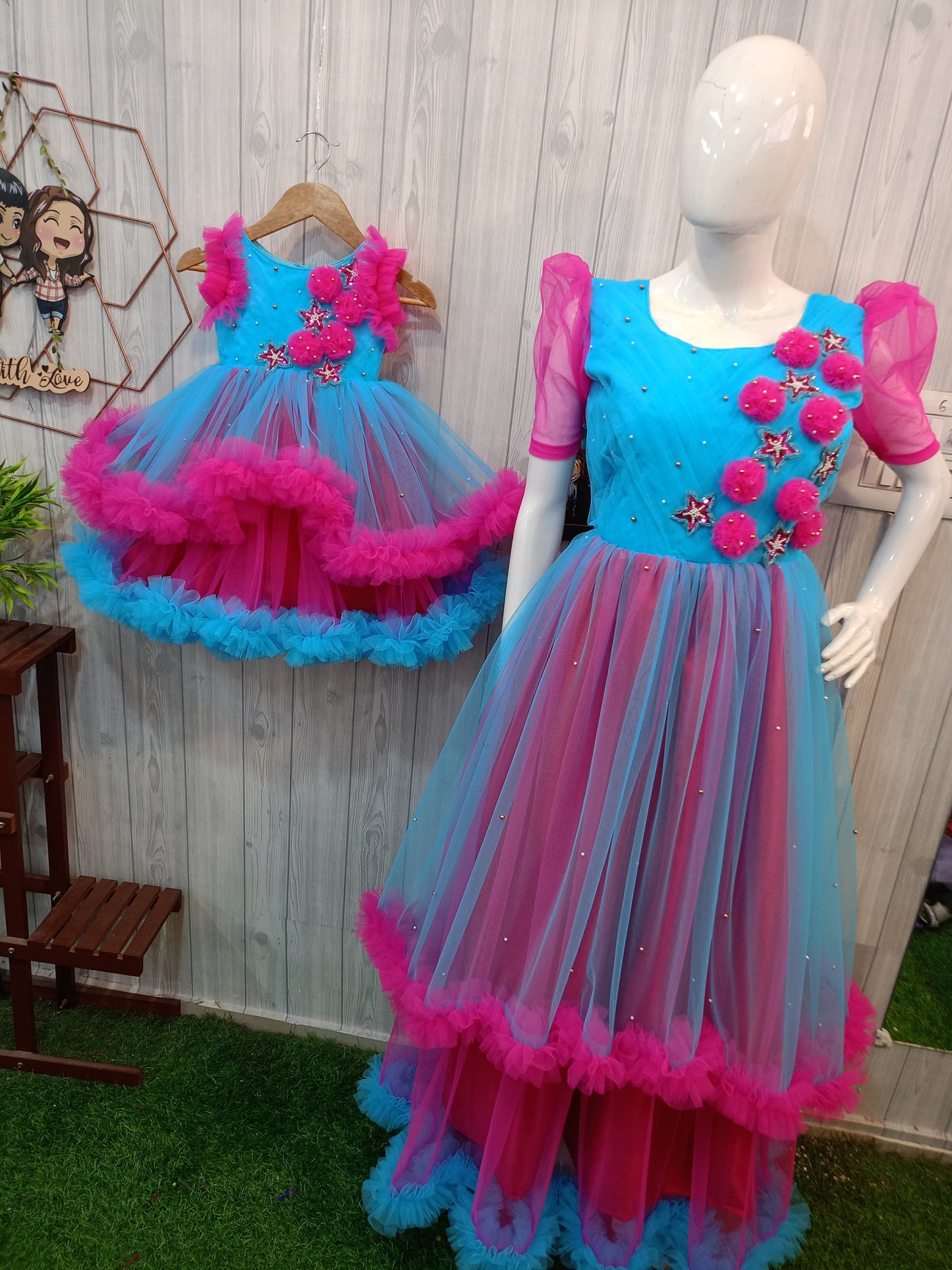 ๐ฉโ๐ง Elegant Two Frill Layered Floor-Length Mother Daughter Combo Dress ๐