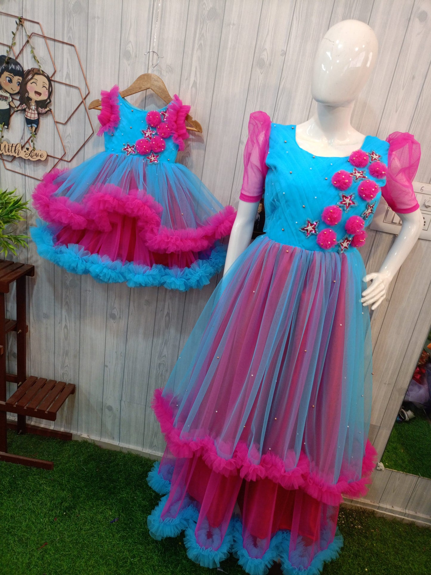 ๐ฉโ๐ง Elegant Two Frill Layered Floor-Length Mother Daughter Combo Dress ๐
