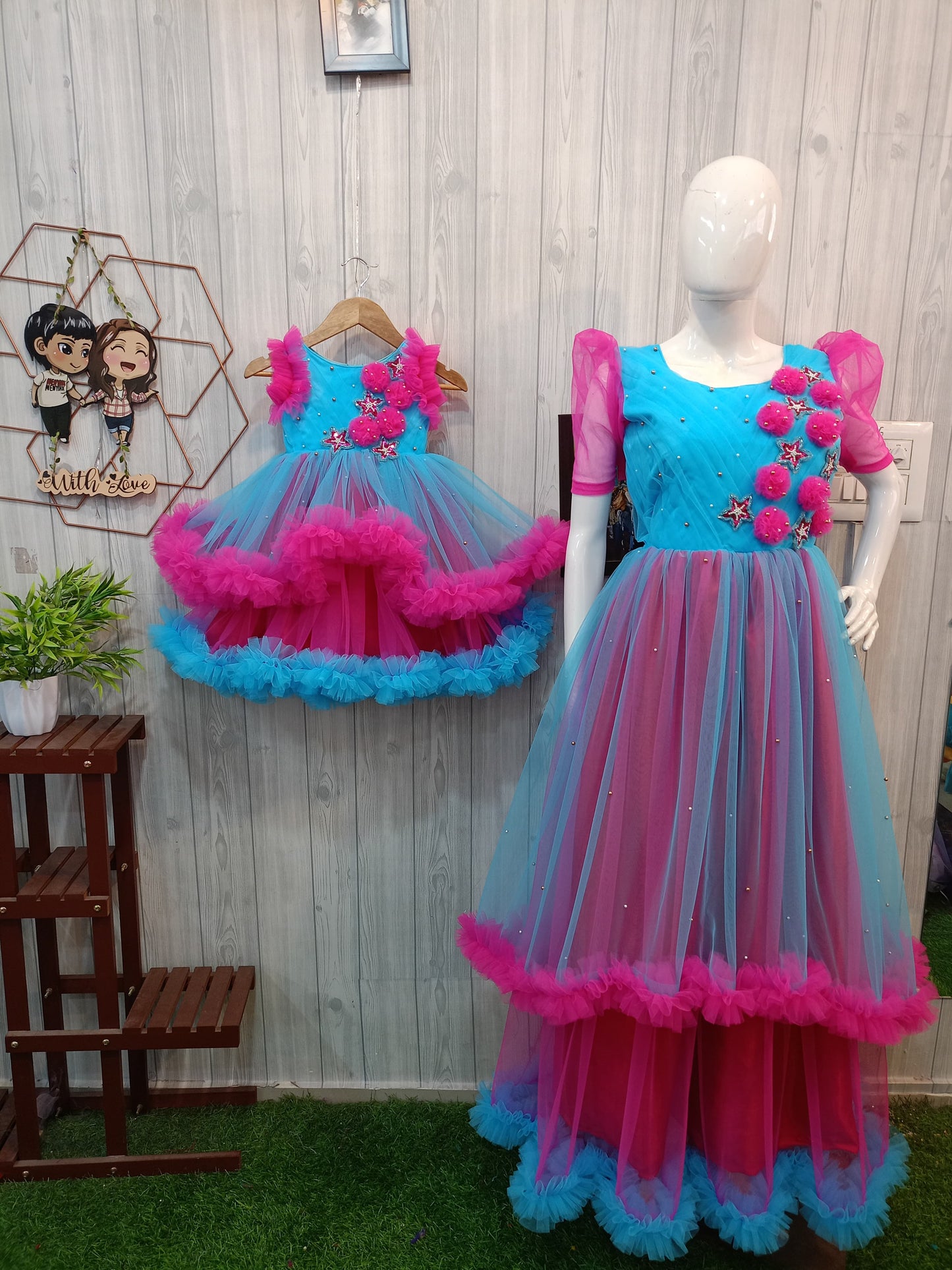 ๐ฉโ๐ง Elegant Two Frill Layered Floor-Length Mother Daughter Combo Dress ๐