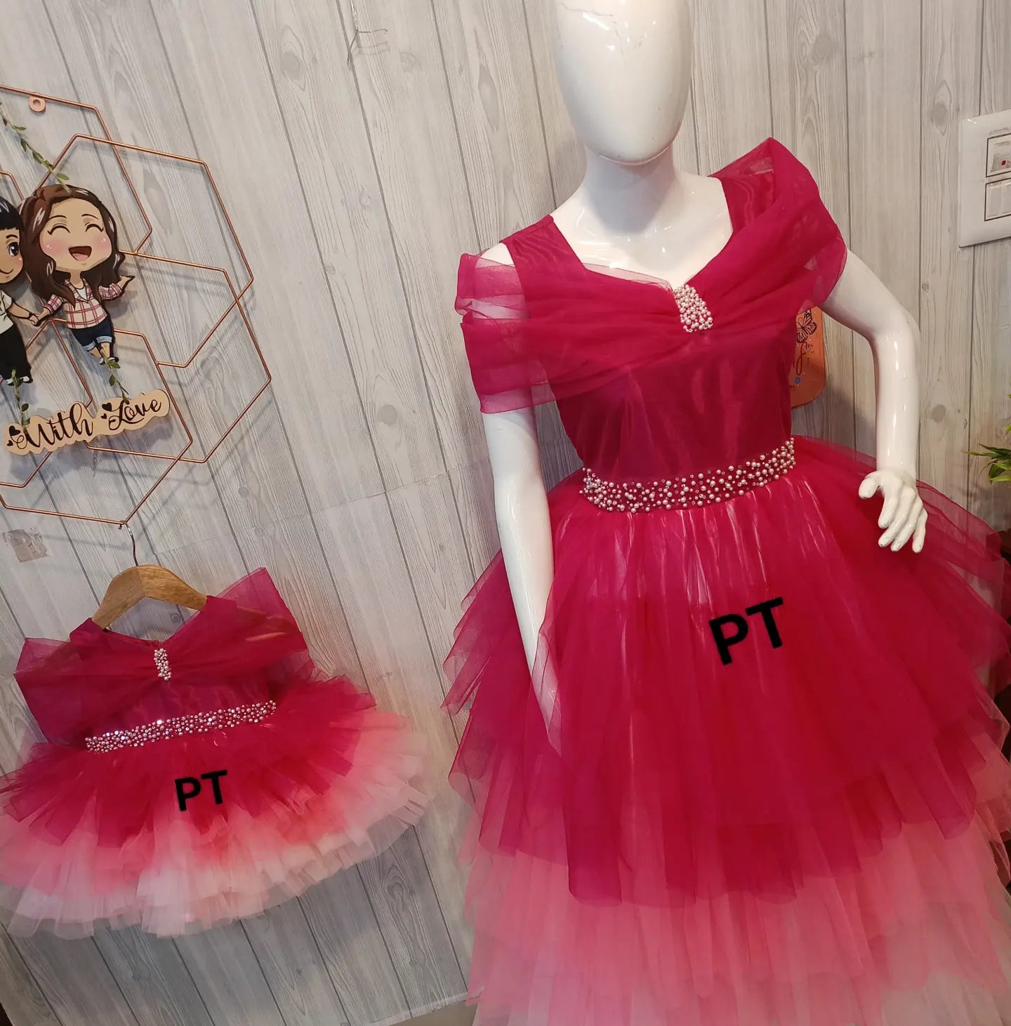 👩👧 Elegant Multi-Layered Double Color Mother-Daughter Birthday Dress Combo 👗✨